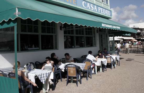Terraza de Casa Pedro, Playa Blanca, Lanzarote, especialidad pescado fresco