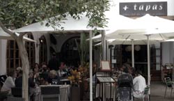 Terraza más tapas, plaza Princesa Yaiza, de tapas en Lanzarote, Playa Blanca