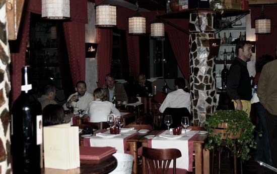 Interior de Lilium Gastropub, especialista en gastronomía tradicional canaria, Tías, Lanzarote
