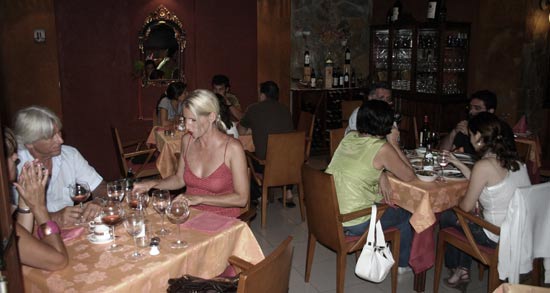 Salón del Restaurante Chef Nizar, restaurantes en Arrecife, Lanzarote