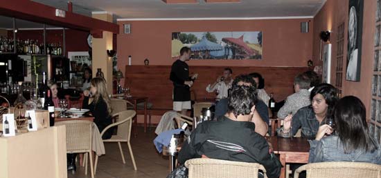 Interior del restaurante Emmax, especialista en pasta fresca, Playa Honda, Lanzarote