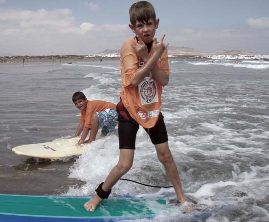 Escuela de surf para niños en Lanzarote