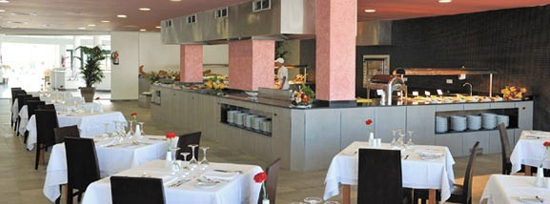 Restaurante-buffet de los apartamentos Lanzarote Bay, complejo de apartamentos de 3 llaves de Costa Teguise