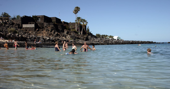 Orilla Playa del Rey, cala de Costa Teguise, Lanzarote