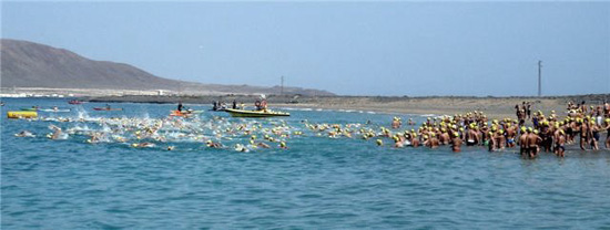 Swimming across El Río, Lanzarote