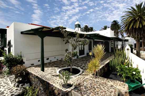 Terraza y jardín de Finca La Crucita, escapadas en Lanzarote, Haría