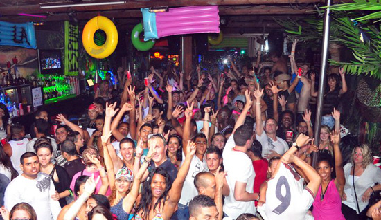 Fiestas eróticas, brasileñas o de la espuma cada miércoles, viernes y sábado de la discoteca Jungle´s de Playa Blanca en Lanzarote