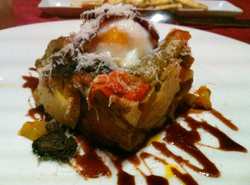 Huevos estrellados de El Aljibe del Obispo, restaurante nocturno de Bodegas Stratvs en La Geria, Lanzarote