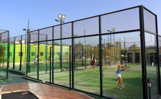 Panorámica de las pistas de pádel del Centro Deportivo Santa Rosa, Costa Teguise, Lanzarote