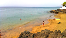 Cala de La Peñita para darse un bañó en las playas de Puerto del Carmen