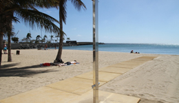 El Ayuntamiento de Arrecife saca a concurso el servicio de hamacas, sombrillas y elementos náuticos en la Playa del Reducto