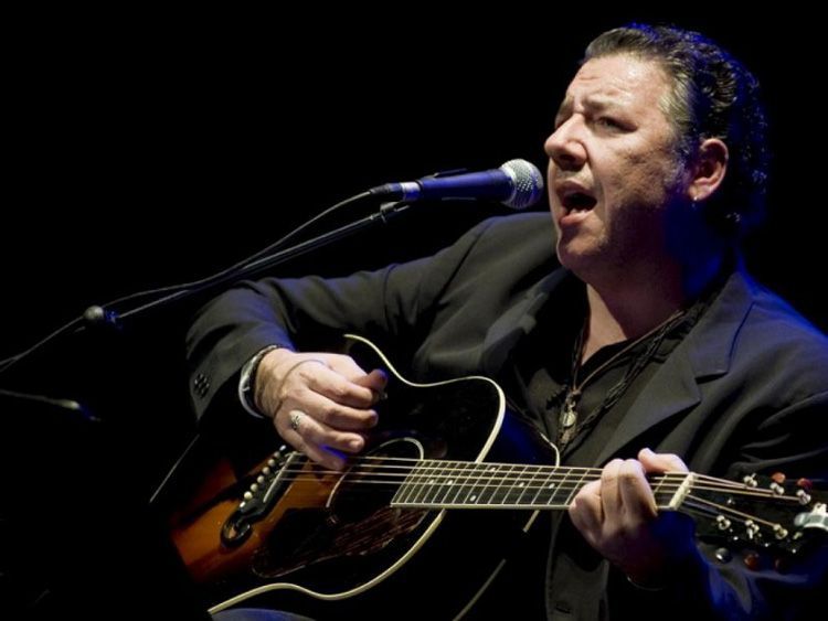 revólver gira 30 años en solitario