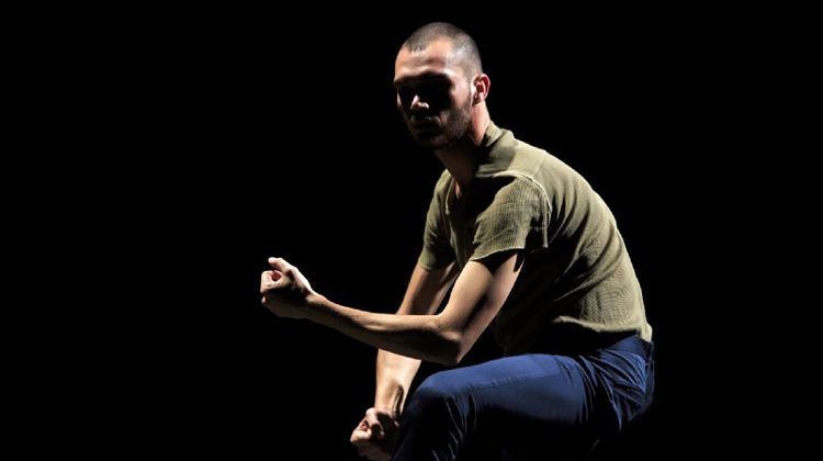 Danza suelo y aire Daniel Morales + Cía. Mey-Ling Bisogno