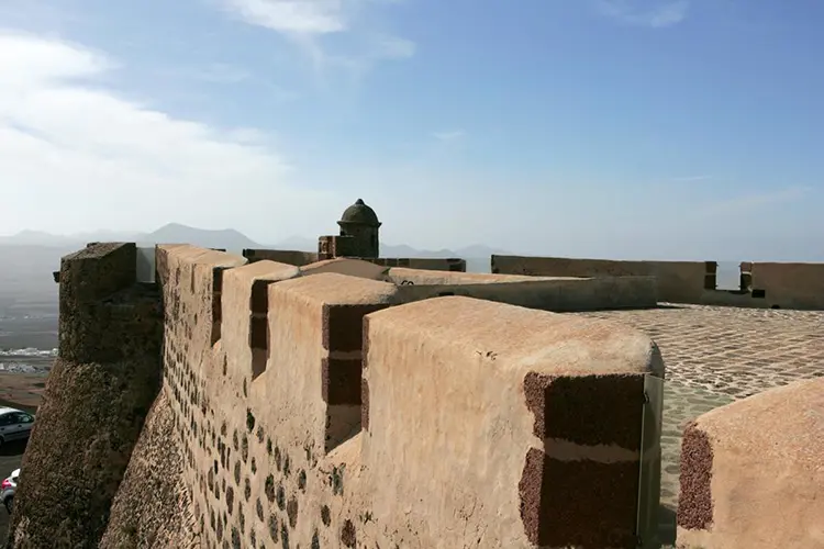 Vistas desde la cima del Castillo de Santa Bárbara de Teguise