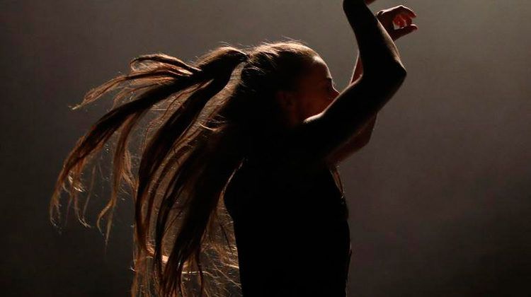 escena danza insecto primitivo