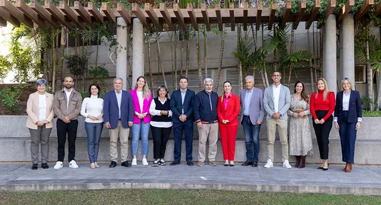 Foto grupal de la Asociación de Municipios Turísticos de Canarias