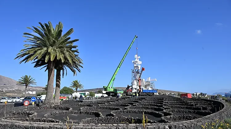 El Monumento al Campesino o Escultura de la Fecundidad vuelve a su sitio una vez restaurada