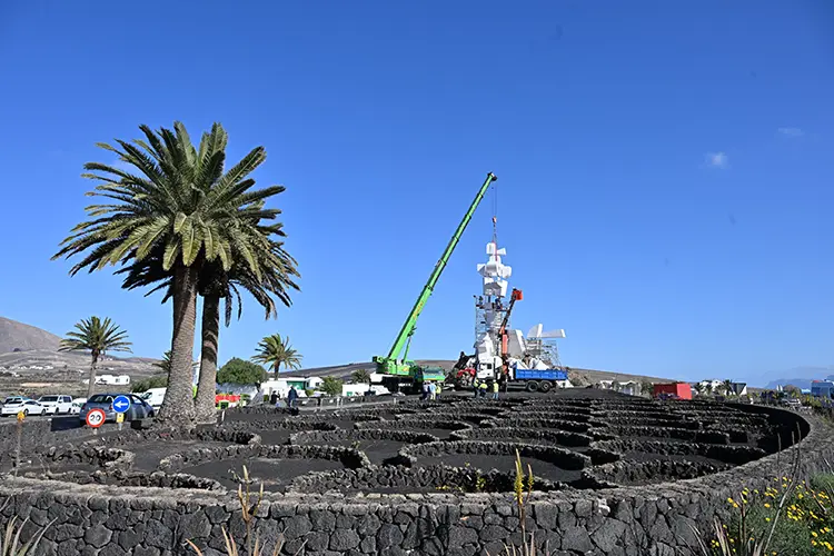 El Monumento al Campesino o Escultura de la Fecundidad vuelve a su sitio una vez restaurada