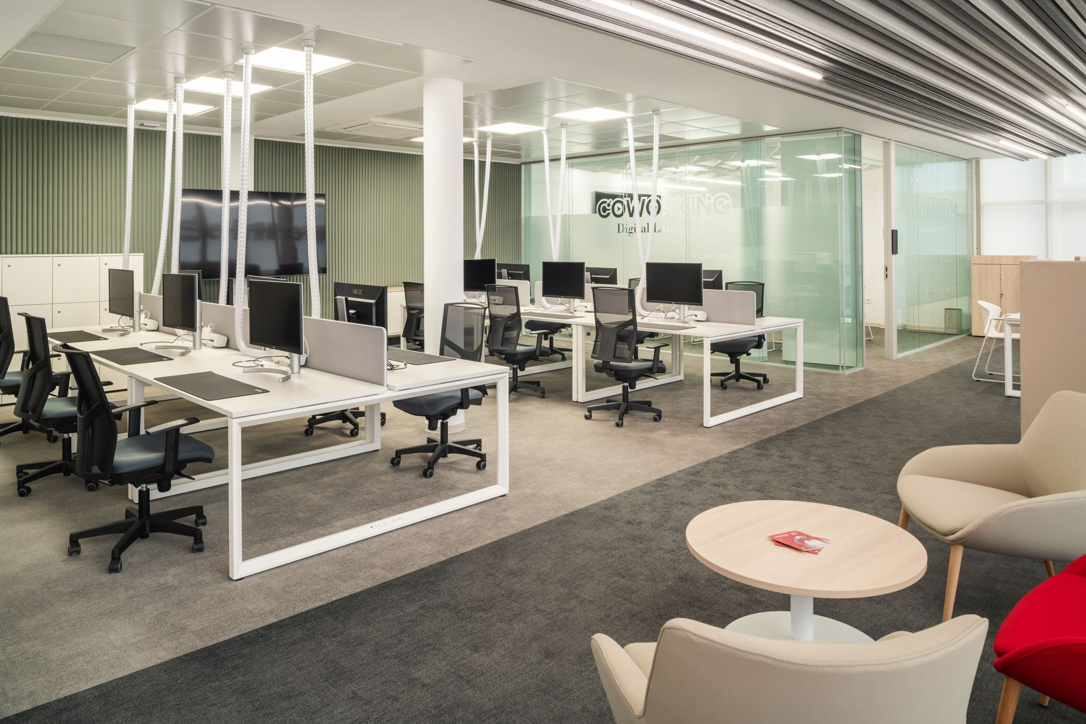 Espacio de coworking digital en Lanzarote, equipado con puestos de trabajo y tecnología para empresas y emprendedores Espacio de coworking digital en Lanzarote, equipado con puestos de trabajo y tecnología para empresas y emprendedores