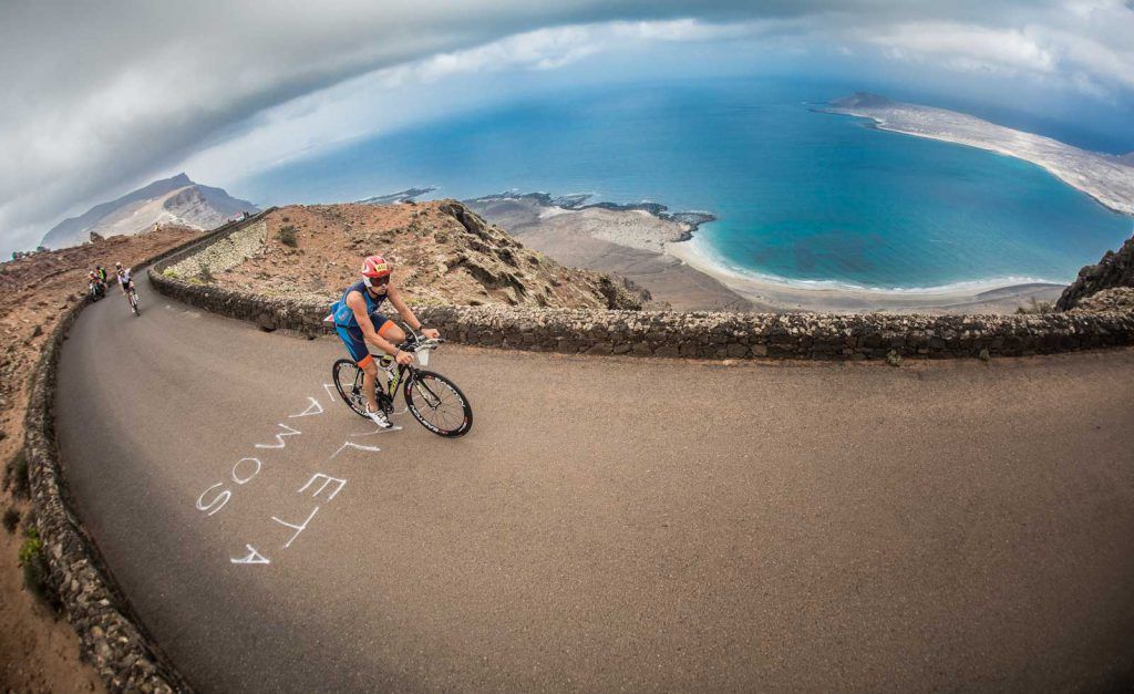 ciclistas vistas a la graciosa