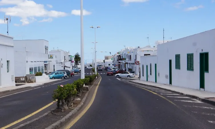 Agenda Cultural Tías Noviembre 2025 Calle principal del municipio de Tías en Lanzarote