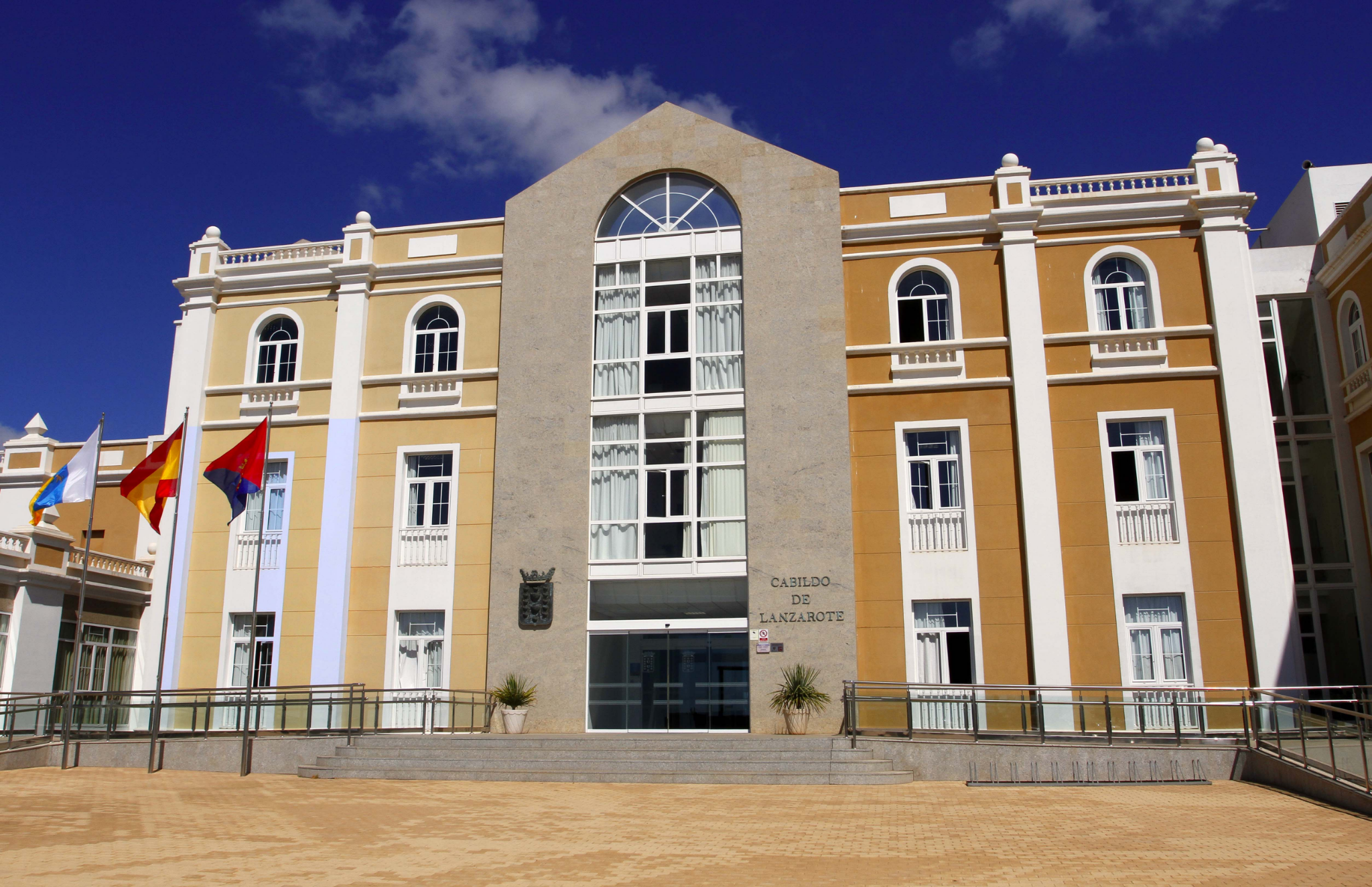 Cabildo de Lanzarote – Cultural Agenda November 2025 Lanzarote Island Council building in Arrecife