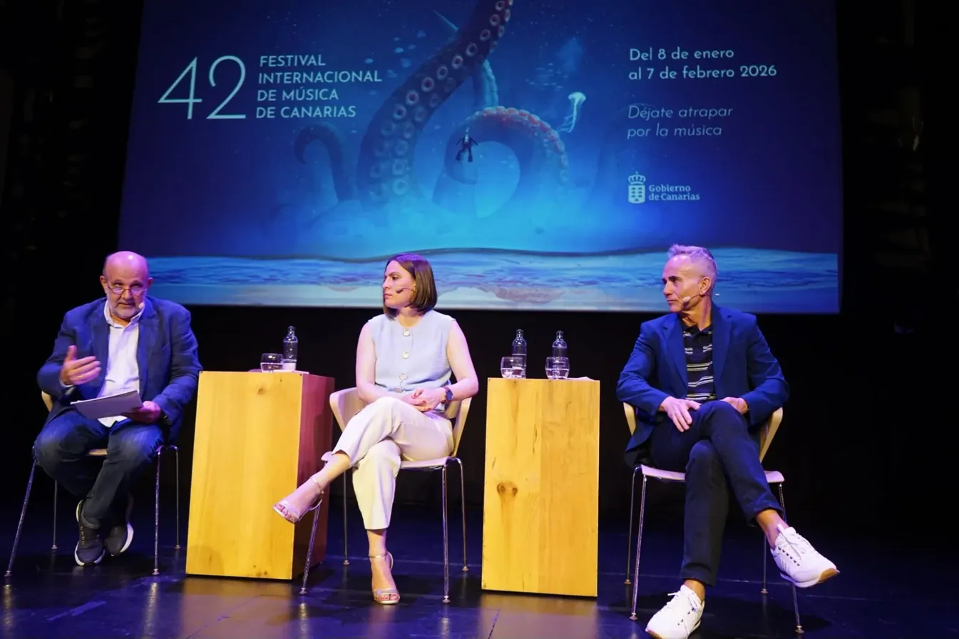 Presentación del 42 Festival Internacional de Música de Canarias con el cartel oficial y representantes del Gobierno de Canarias