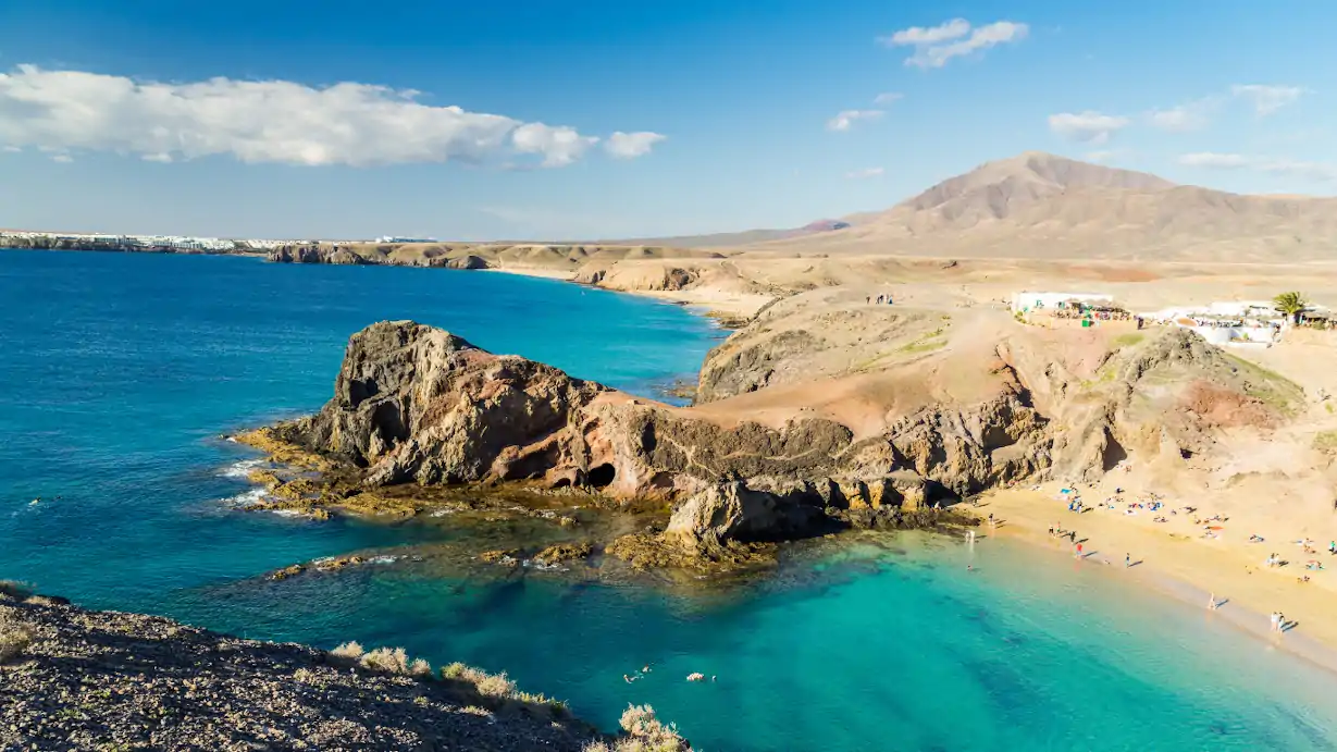 Playas de Papagayo en Lanzarote, escenario natural de la agenda cultural de marzo 2026