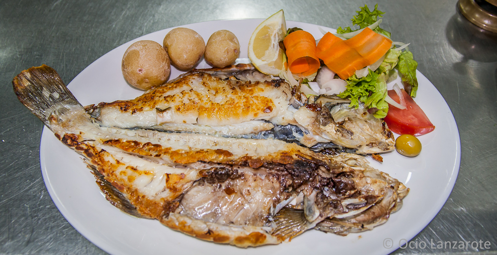 Pescado fresco de Lanzarote, a la espalda o ala planca. Cherne, viejas, samas...