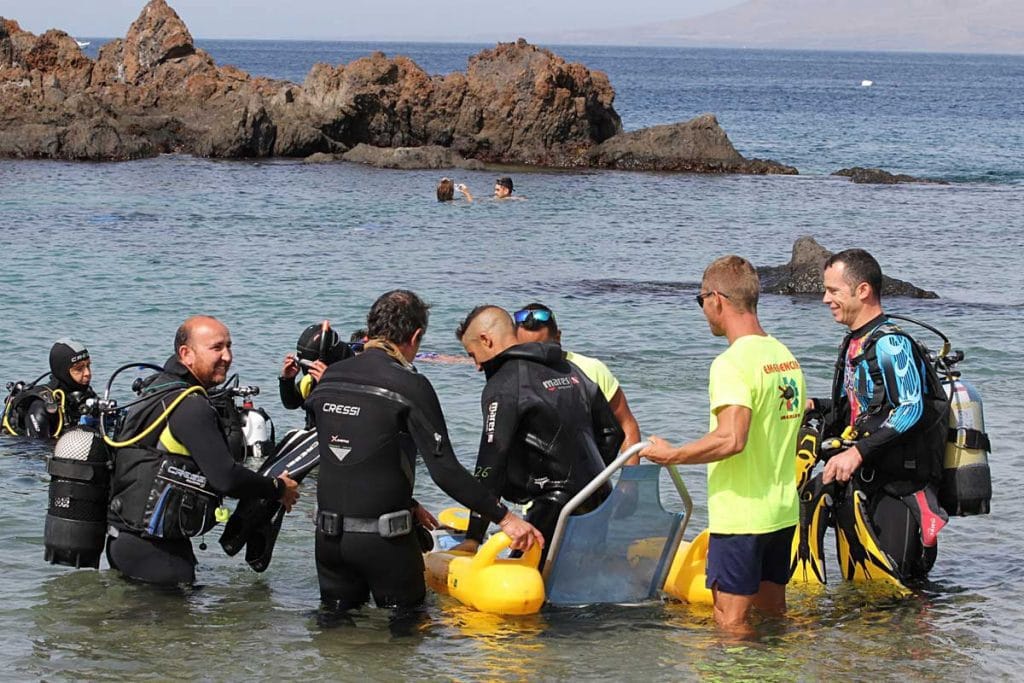 Playa Chica, en La Tiñosa, ya es accesible para el buceo adaptado