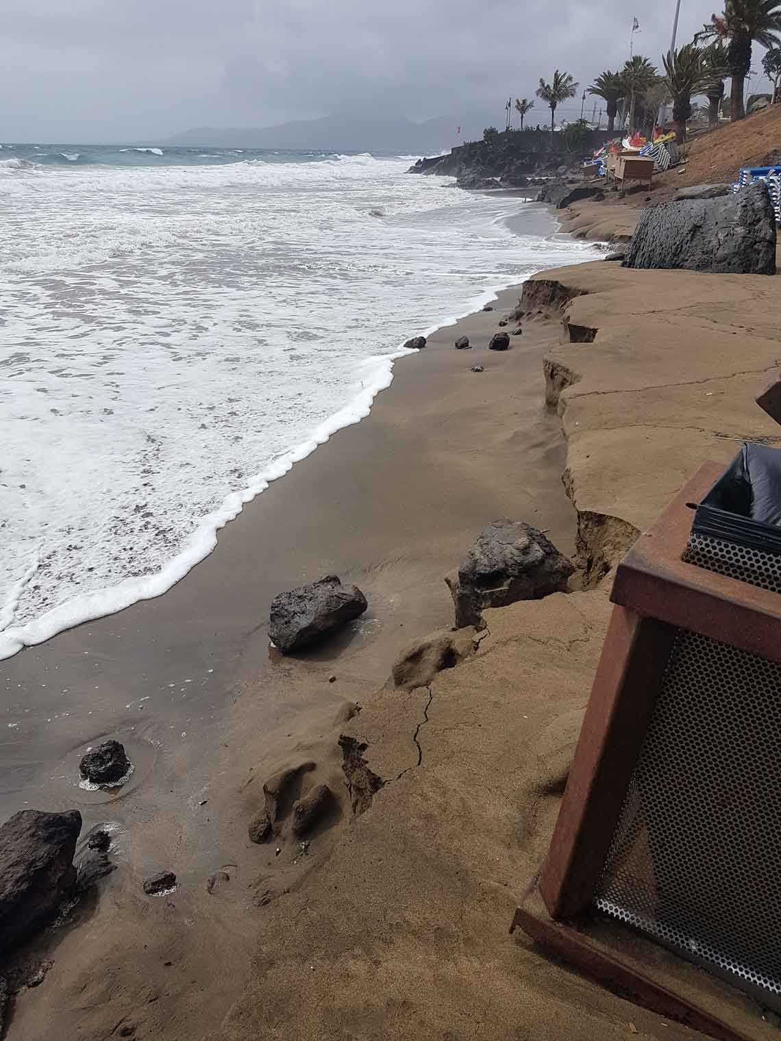 La tormenta Emma deja sin arena las playas de Puerto del Carmen